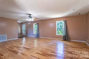 3 Edna Oaks Rd, Hendersonville, NC 28792 - Photo 4
