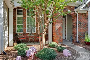 9025 Carneros Creek Rd, Charlotte, NC 28214 - Photo 2