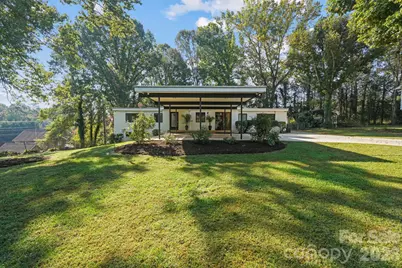 1077 19th Avenue Place NW, Hickory, NC 28601 - Photo 1
