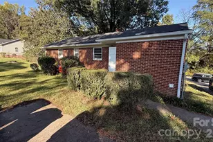 928 Beaumont Ave, Greensboro, NC 27401 - Photo 2