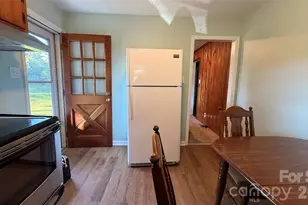 928 Beaumont Ave, Greensboro, NC 27401 - Photo 8