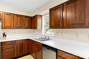 8908 Steinbeck Ct, Charlotte, NC 28216 - Photo 12