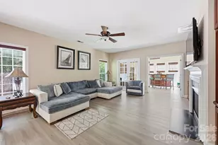 4405 Squirrel Trail Ln, Charlotte, NC 28269 - Photo 6