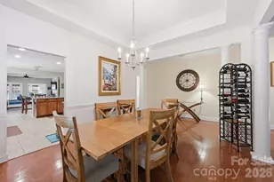4405 Squirrel Trail Ln, Charlotte, NC 28269 - Photo 2