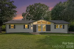 1902 19th Ave NE, Hickory, NC 28601 - Photo 1