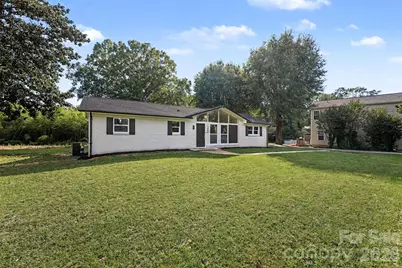 1902 19th Avenue NE, Hickory, NC 28601 - Photo 4