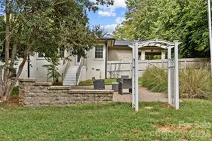 2538 Arnold Dr E, Charlotte, NC 28205 - Photo 34