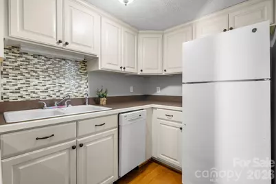 1050 21st Avenue NW #14, Hickory, NC 28601 - Photo 12