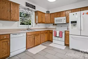 7425 Riding Trail Rd, Charlotte, NC 28212 - Photo 14