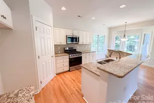 5609 Fairvista Dr, Charlotte, NC 28269 - Photo 8