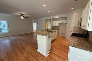 5609 Fairvista Dr, Charlotte, NC 28269 - Photo 6