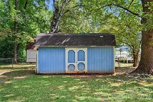 3917 Lake Rd, Charlotte, NC 28269 - Photo 16