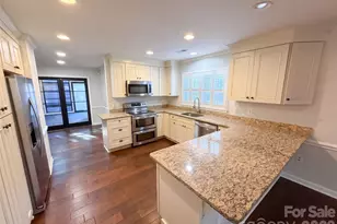 4704 Benridge Ln, Charlotte, NC 28226 - Photo 2