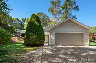 103 Amelia Dr, Hendersonville, NC 28792 - Photo 2