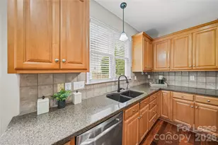 13818 Ballantyne Meadows Dr, Charlotte, NC 28277 - Photo 4