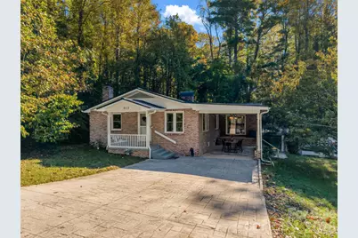 913 Dorothy Street, Hendersonville, NC 28791 - Photo 2