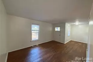 5135 Grapevine Dr, Charlotte, NC 28217 - Photo 2