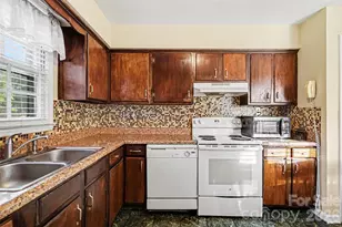 4701 Farm Pond Ln, Charlotte, NC 28212 - Photo 6