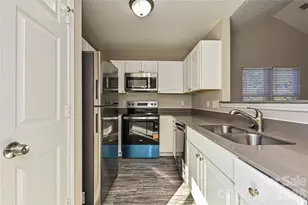 1610 Forest Stream Ct, Charlotte, NC 28213 - Photo 6