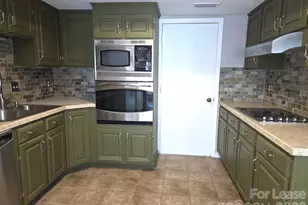 4236 Burning Tree Dr, Charlotte, NC 28277 - Photo 2