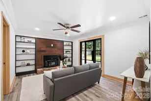 6131 Coach Hill Ln, Charlotte, NC 28212 - Photo 16