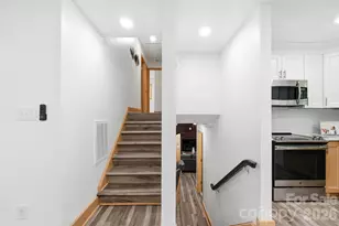 6131 Coach Hill Ln, Charlotte, NC 28212 - Photo 14