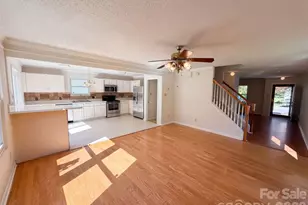 6807 Wandering Creek Dr, Charlotte, NC 28216 - Photo 12
