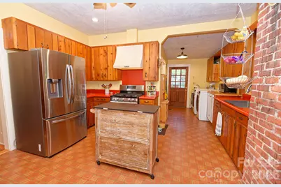 700 N Trade Avenue, Landrum, SC 29356 - Photo 18