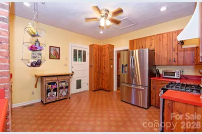 700 N Trade Avenue, Landrum, SC 29356 - Photo 16