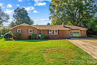 522 Carolina Avenue N, Statesville, NC 28677 - Photo 1