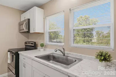 2996 1st Avenue NW, Hickory, NC 28601 - Photo 10