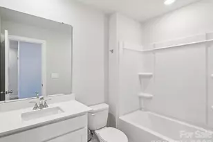 8013 Hidden Springs Dr, Charlotte, NC 28216 - Photo 14