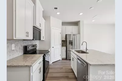 8013 Hidden Springs Drive, Charlotte, NC 28216 - Photo 6