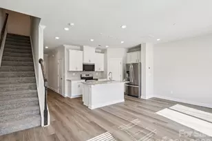 8013 Hidden Springs Dr, Charlotte, NC 28216 - Photo 4