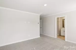 8013 Hidden Springs Dr, Charlotte, NC 28216 - Photo 16