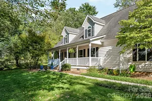 2122 N Rugby Rd, Hendersonville, NC 28791 - Photo 2