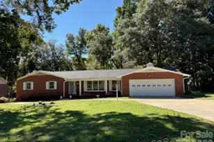 1212 Brookwood Dr, Shelby, NC 28150 - Photo 1