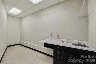 136 W Virginia Avenue, Bessemer City, NC 28016 - Photo 24