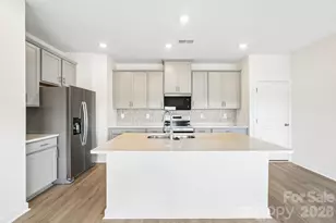 12548 Russellwood Ln, Charlotte, NC 28213 - Photo 8