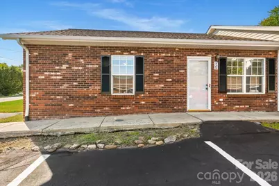121 24th Street NW, Hickory, NC 28601 - Photo 2