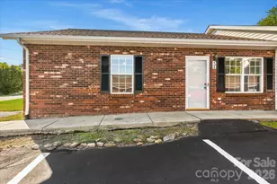 121 24th St NW, Hickory, NC 28601 - Photo 2