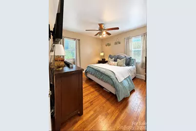 4310 Dinglewood Avenue, Charlotte, NC 28205 - Photo 8
