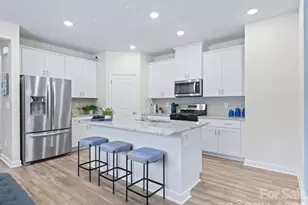 12511 Russellwood Ln, Charlotte, NC 28213 - Photo 2