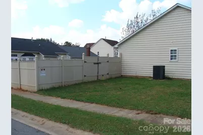 1726 Pamela Lorraine Drive, Charlotte, NC 28213 - Photo 2