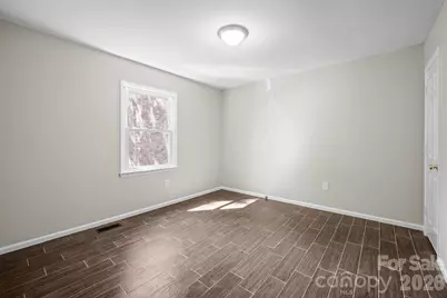 731 10th Avenue NE, Hickory, NC 28601 - Photo 18