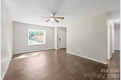 731 10th Avenue NE, Hickory, NC 28601 - Photo 8
