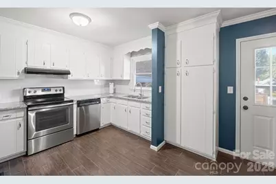 731 10th Avenue NE, Hickory, NC 28601 - Photo 6