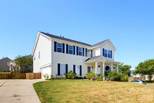 4425 Golden View Dr, Charlotte, NC 28278 - Photo 2