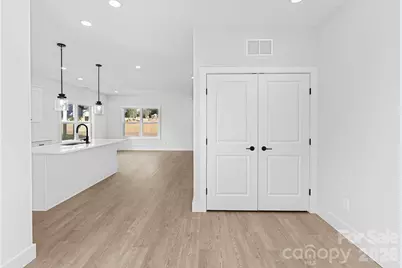 1433 10th Avenue SW, Hickory, NC 28602 - Photo 8