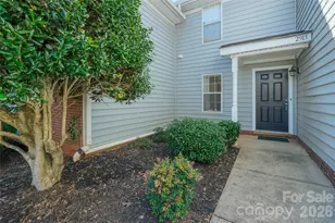 2913 Iron Gate Ln, Charlotte, NC 28212 - Photo 2